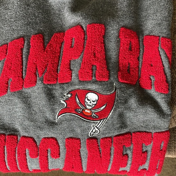 Tampa Bay Buccaneers sweatshirt - Picture 7 of 7
